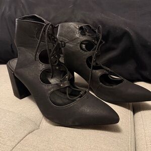 London Fog Black Lace-Up Women's Heels